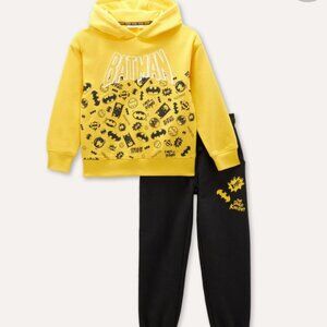 NWT! Boys Batman hoodie and pant set in size 4-5 years/4-T